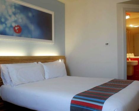 Travelodge Barcelona Poblenou-0