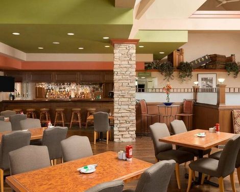 Travelodge Hotel by Wyndham Vancouver Airport-3