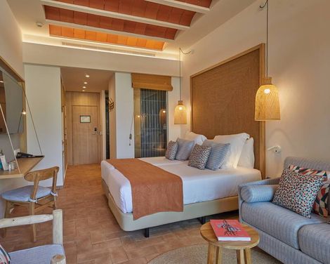 The Club Cala San Miguel Hotel Ibiza, Curio Collection by Hilton inkl. Mietwagen
