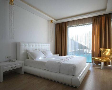 Diamond Deluxe Hotel