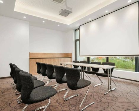 Super 8 by Wyndham Munich City North-3