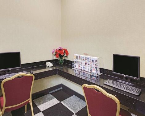 La Quinta Inn by Wyndham Queens (New York City)-1