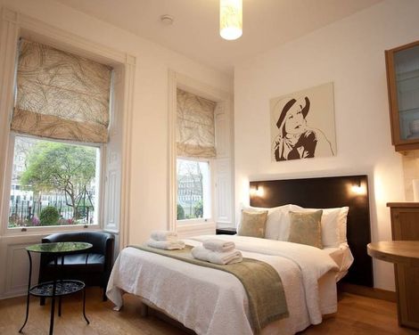 Studios 2 Let Serviced Apartments-1