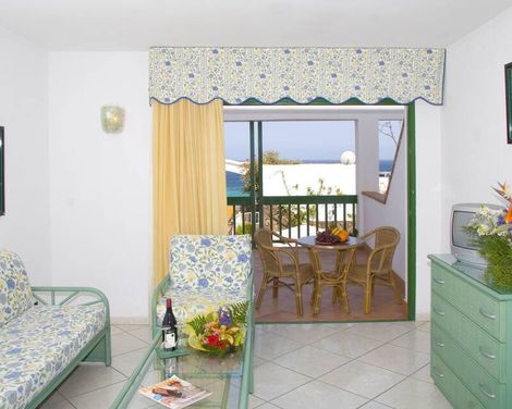 Aparthotel Esquinzo Y Monte del Mar-0