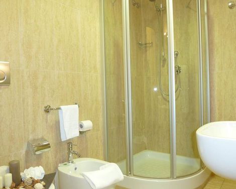 EH Hotels  Suites-2