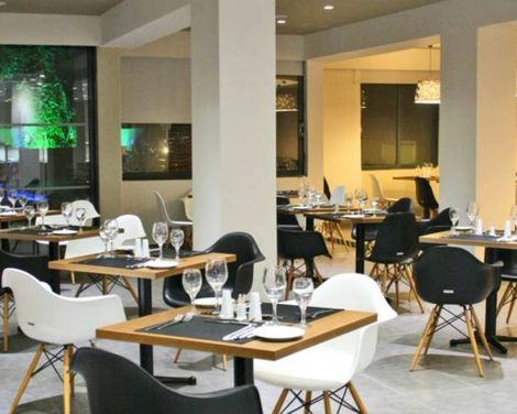 Amphitryon City Hotel