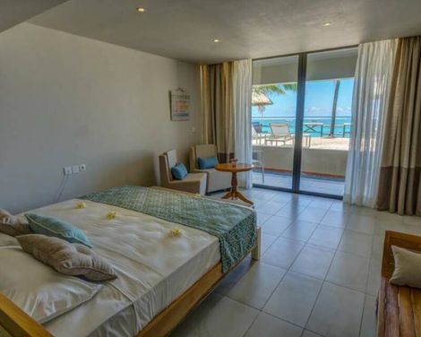 Le Peninsula Bay Beach Resort & Spa