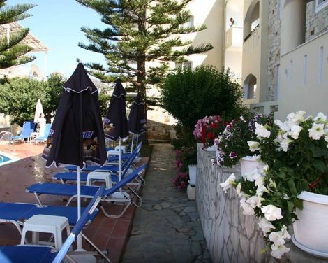 Nikos Apartments