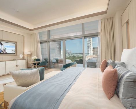 FIVE Luxe