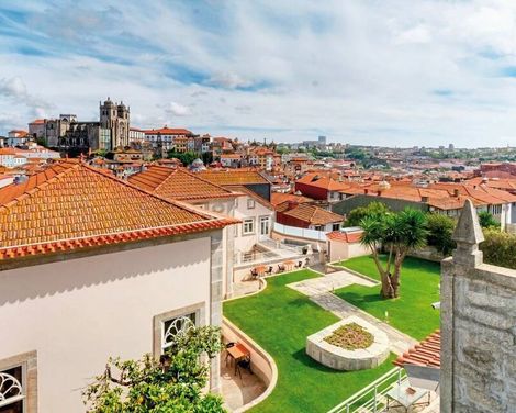 Oca Flores & Vitoria Village