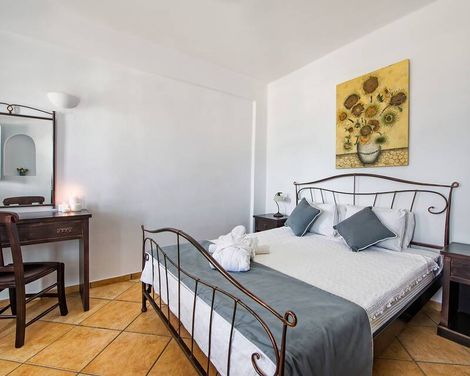 Apanemo Hotel And Suites