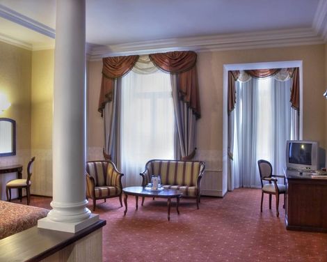 Petro Palace Hotel-1