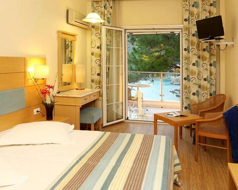 Akrotiri Beach Resort Hotel