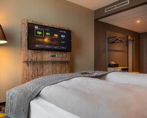 Holiday Inn - the niu, Timber Esslingen