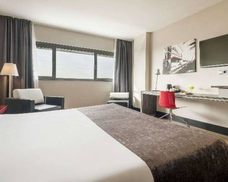 Hotel ILUNION Barcelona-0