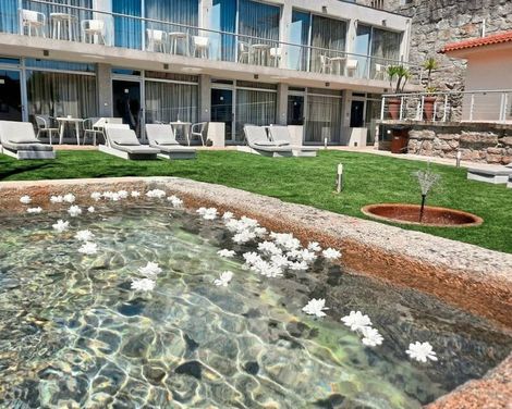 Oca Flores & Vitoria Village