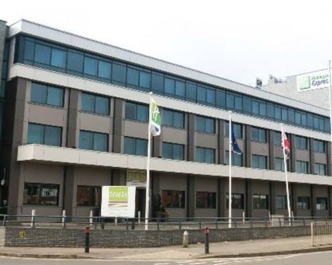 Holiday Inn Express London Heathrow T5-1