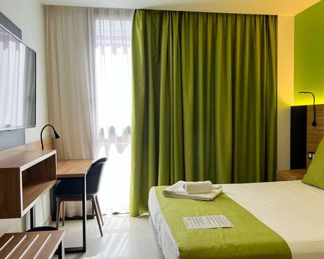 Hotel MG Poniente