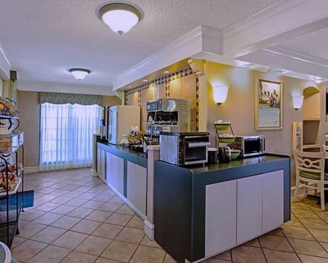 La Quinta Inn by Wyndham Stockton-0