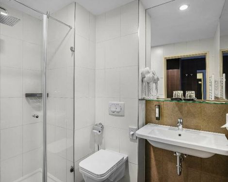 12 Revay Hotel