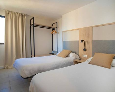 Dynastic Rooms Apartments