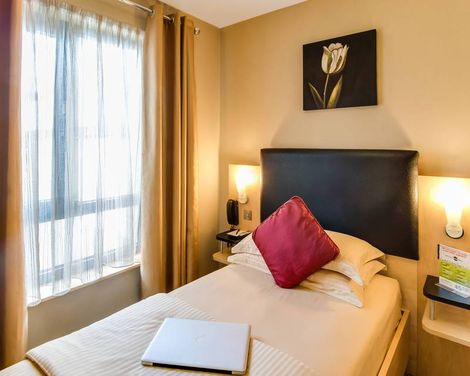 Academy Plaza Hotel