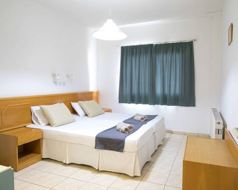 Debbie Xenia Hotel Apartments