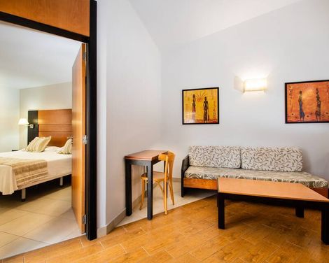 HL Miraflor Suites Hotel