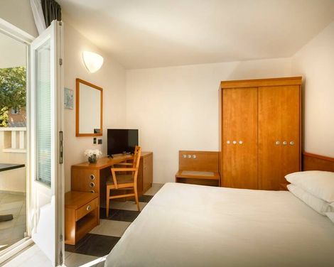 Maistra Select Amarin Resort