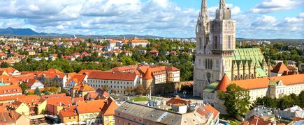Blick auf die Kathedrale von Zagreb und den Dolac-Markt in Kroatien