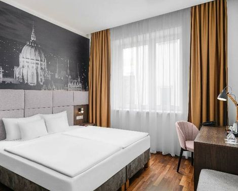 12 Revay Hotel