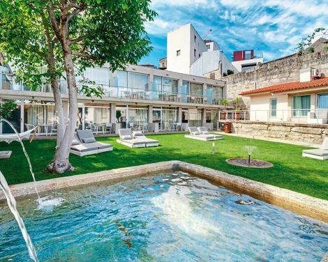 Oca Flores & Vitoria Village