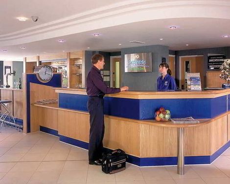 Holiday Inn Express London - Luton Airport-3