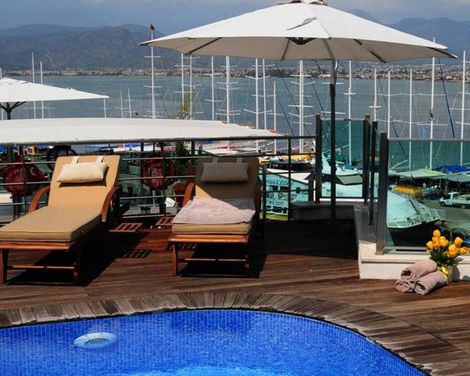 Alesta Yacht Hotel