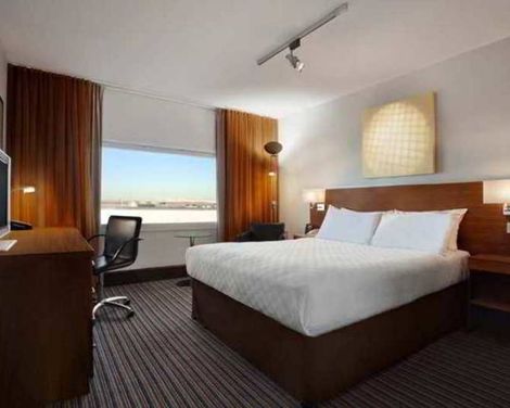 Hilton London Heathrow Airport-3
