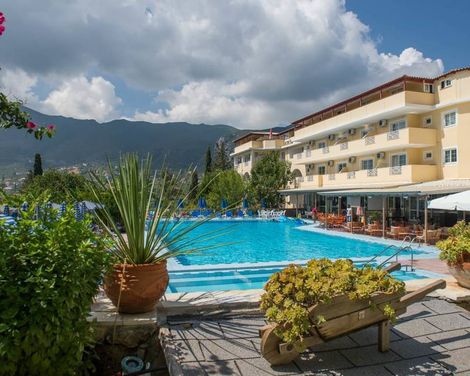 Koukounaria Hotel & Suites
