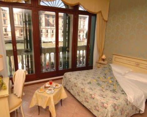 Hotel Canal-1