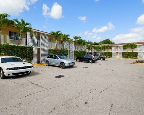 OYO Hotel Coral Gables - Miami Airport-3