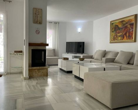 Apartamentos Serinamar Naranjos de Marbella-0