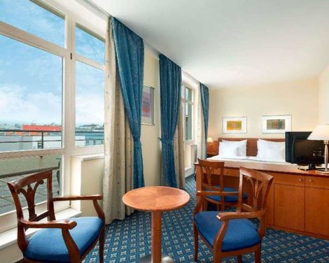 Ramada by Wyndham Prague City Centre-2