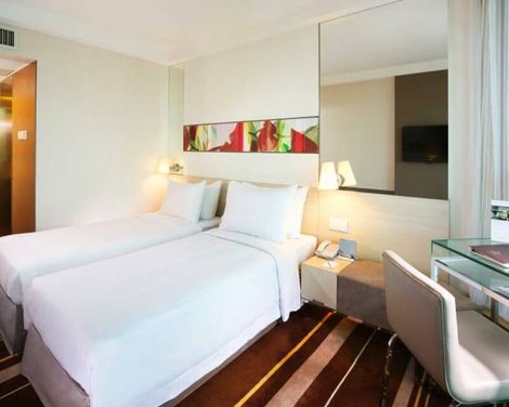 The Royal Pacific Hotel & Towers-0