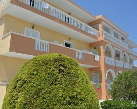 Derekas Studios & Apartments