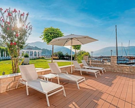 Lazure Hotel & Marina-3
