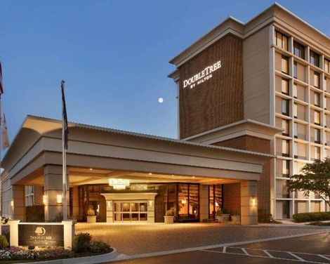 DoubleTree by Hilton McLean Tysons-1