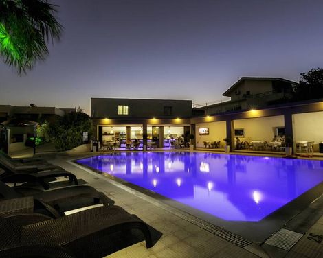 Hillside Studios & Apartments