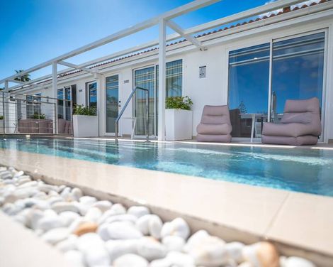 HL Miraflor Suites Hotel
