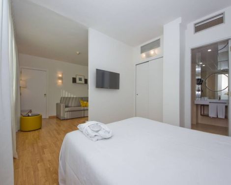 Aparthotel Atenea Vallès