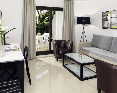 H10 White Suites