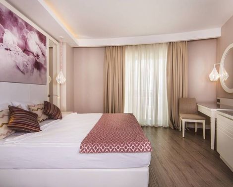Diamond Premium Hotel & Spa-3