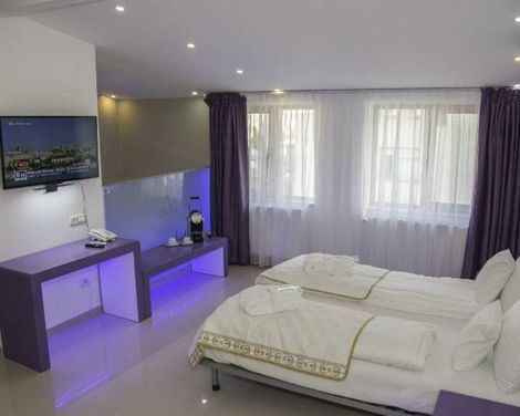 Hotel Christina Plus-3